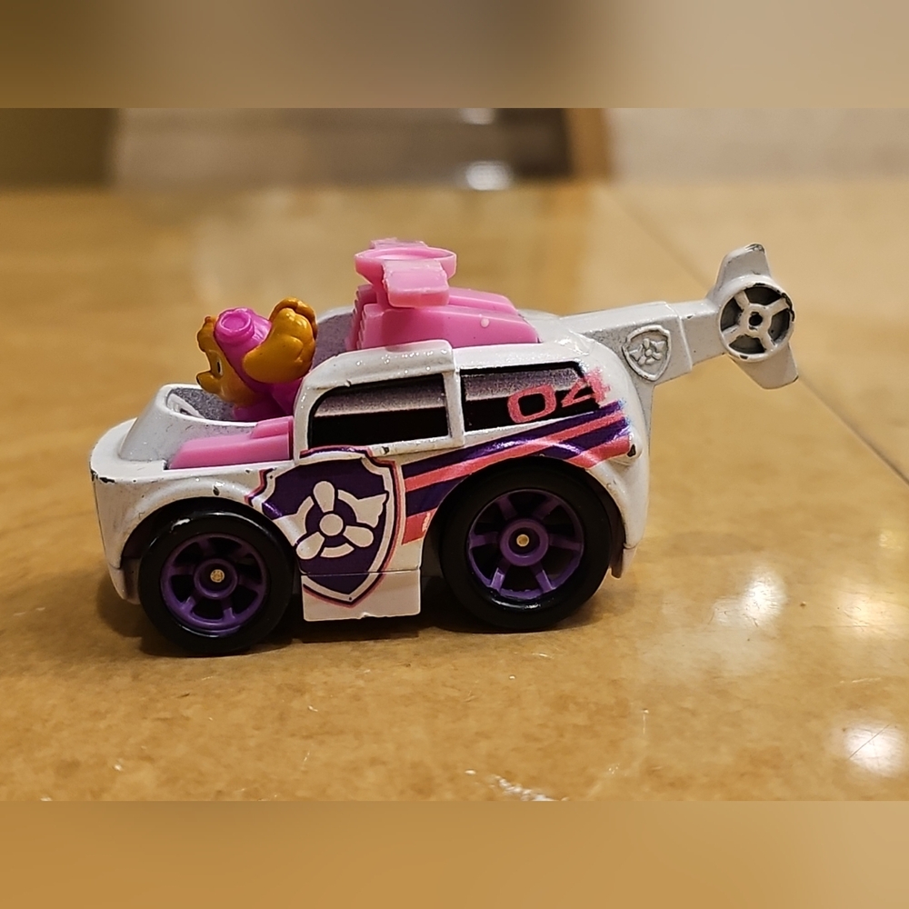 Paw Patrol Mighty Pups‎ True Metal Car -  Skye Figure